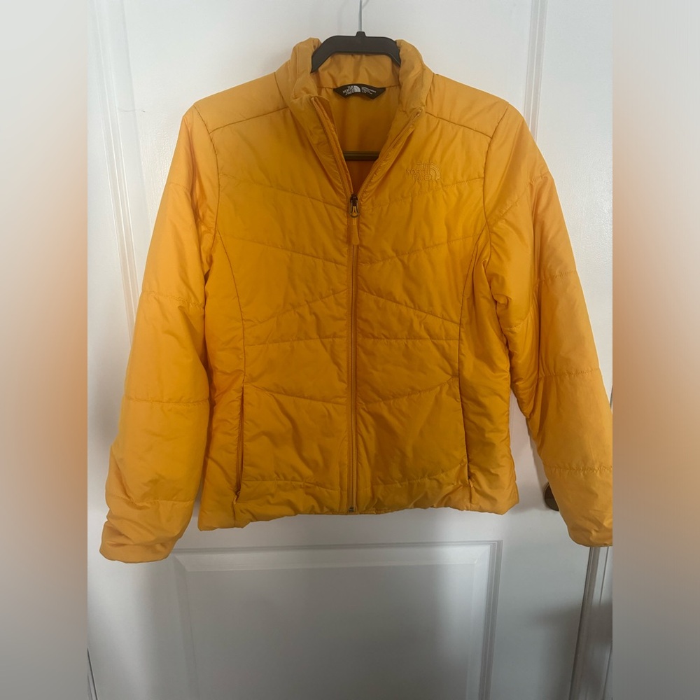 North face puffer jacket yellow orange color size large EUC